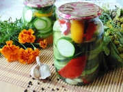 продам домашние салаты,  компоты, маринованные овощи, малину