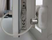 Ограничители открывания окон.
