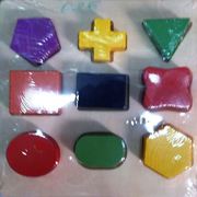 Деревянная игрушка геометрические фигуры на рамке 46393 