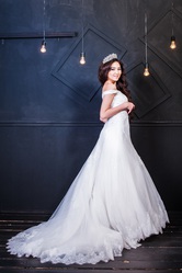 Шикарное свадебное платье Итальянского бренда Prima La Sposa