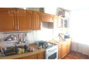 Продам б/у двери, окна, плинтус, линолеум,