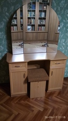 Продам туалетный столик в очень хорошем ссостоянии