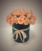 Цветы в коробке с доставкой