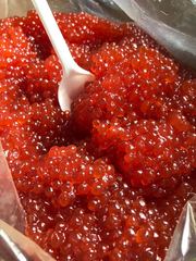 Икра кеты малосоленая свежая всего 850 рублей за килограмм