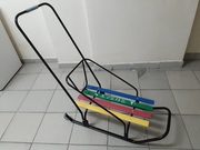 Санки со спинкой, ручкой и колесиками в отличном состоянии - Бобек